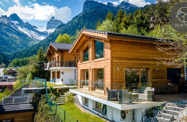Gorgeous Chalet l'O in the middle of the resort