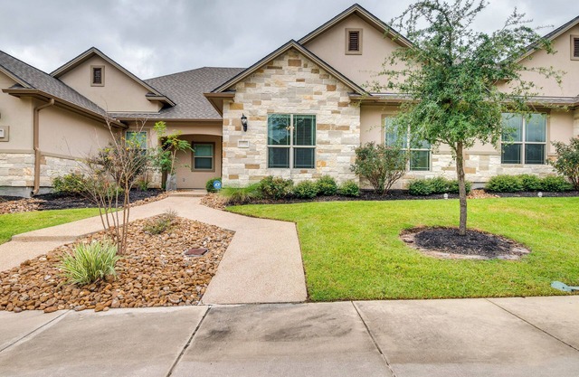 Gorgeous College Station Townhome w/Patio!