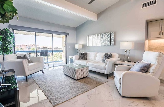 Gorgeous Condo on Treasure Island, 2 Bedroom