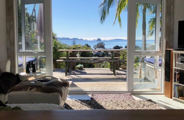 Gorgeous Cooks Beach and Mercury Bay views beach house. Close to Cathedral Cove.