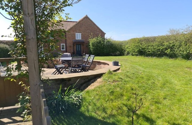 Gorgeous cottage Brisley, 3 bed garden village pub & walks