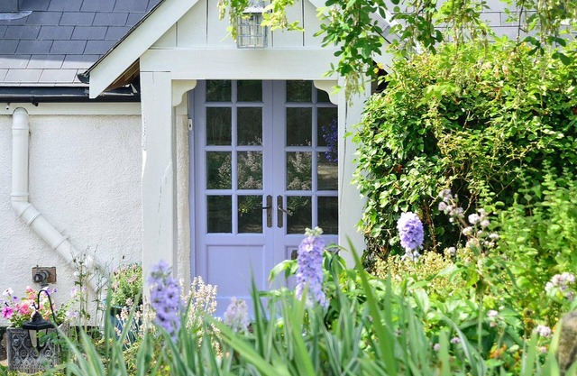 Gorgeous Cottage sleeps 10 + cot. Pet friendly, Luxury Hot Tub & Parking