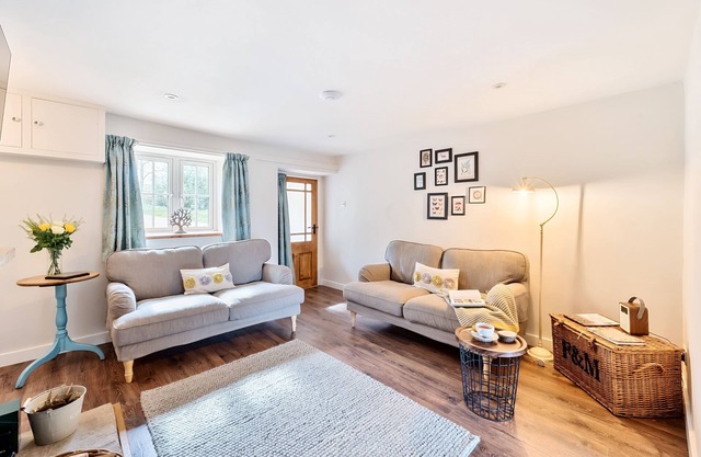 Gorgeous cottage with heated swimming pool