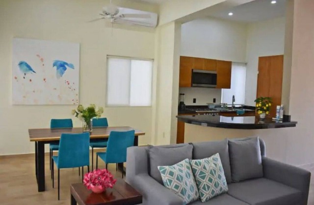 Gorgeous & cozy house close to the beach & market.