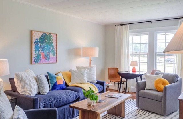 Gorgeous duplex home near charming park