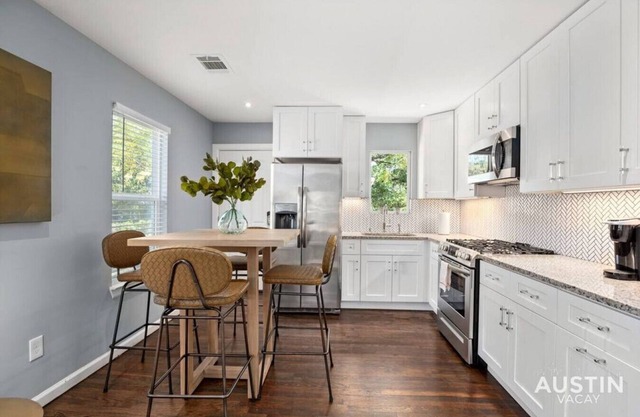 Gorgeous East Central Austin 2BD Close to Downtown