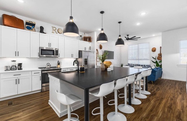 Gorgeous East Nashville House with 9 Beds, Garage, Rooftop Patio