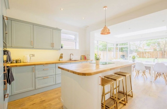 Gorgeous family Chalet, Sleeps 12 Coast & New Forest