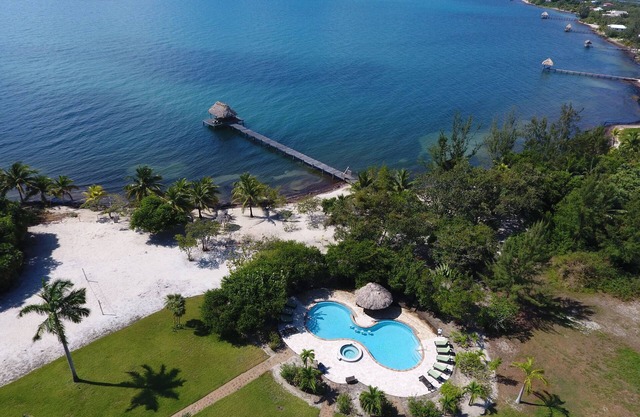 Gorgeous First Floor Beachfront Condo with Kayaks