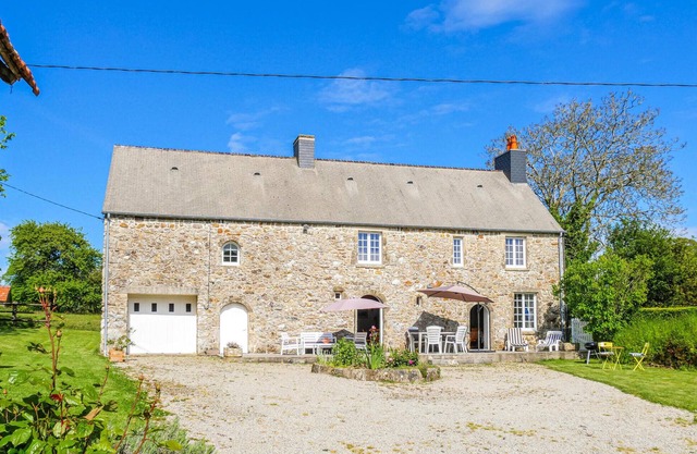 Gorgeous home in Bricquebec-en-Cotentin
