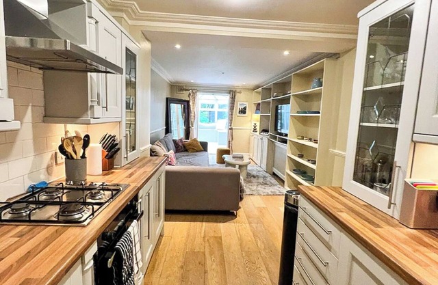 Gorgeous Garden Getaway | 2 Bed | Victoria Park