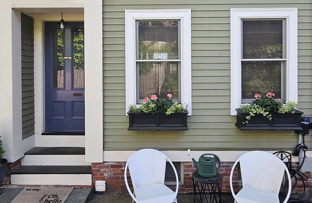 Gorgeous High End Charlestown Home -Hot Tub on Rooftop Deck, Trampoline & More!