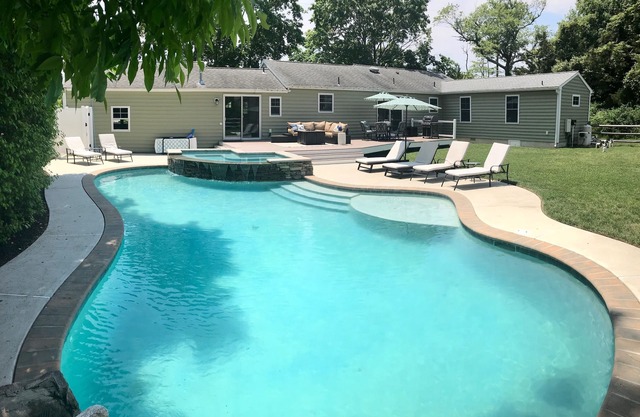 GORGEOUS HOME WITH - AMAZING POOL & SPA!