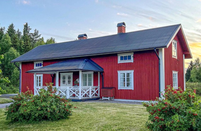 Gorgeous home in Gräsbo with sauna