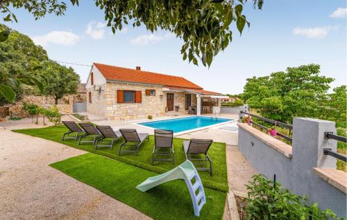 Gorgeous Home In Rastevic With Wifi