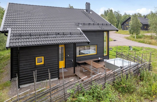 Gorgeous home in Transtrand with WiFi