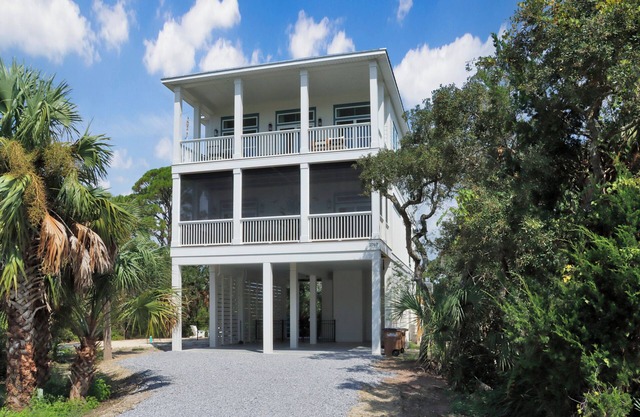 🌊Gorgeous Home with Great Amenities | Pet Friendly | Villa Laguna🌊