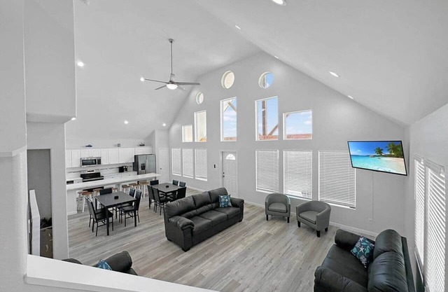 Gorgeous house. Sleeps 24.