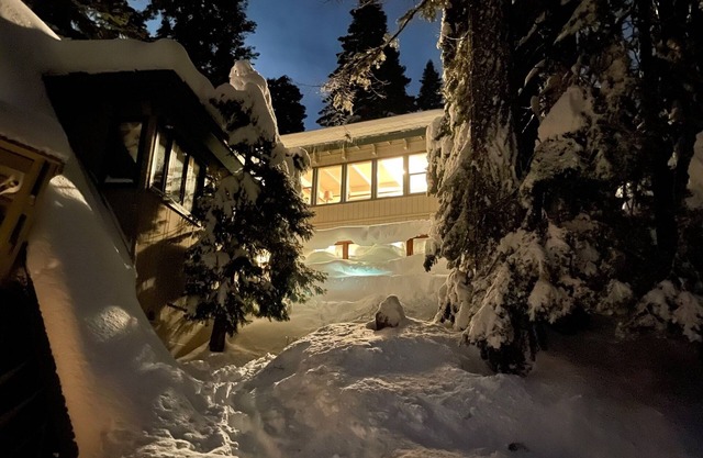 Gorgeous large Lake Tahoe Home with Chamberlands Membership, plus summer cottage