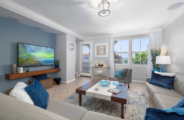 Gorgeous Luxurious San Diego Townhome - Stunning Views, Pool, Hot Tub