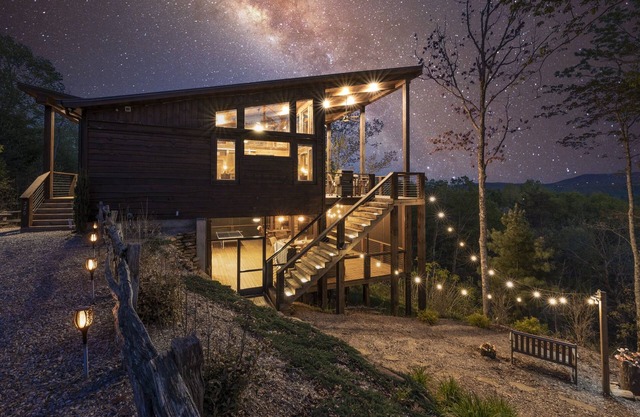 Gorgeous Modern Cabin w/Best Mountain Views in Blue Ridge! Hot Tub! Relaxation!