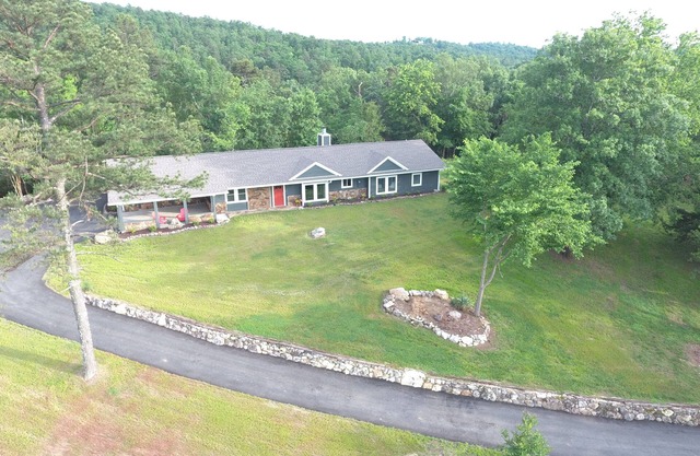 Gorgeous Mountain View, 6 Private acres, Close to Downtown!