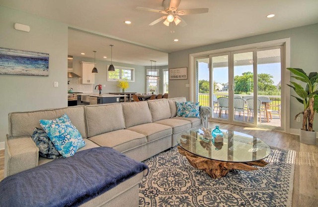 Gorgeous Newly Built Home Golf Course View!