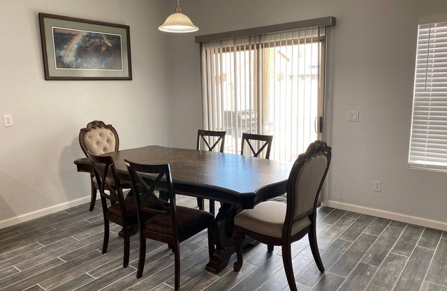 Gorgeous newly renovated Bungalow beside the park!