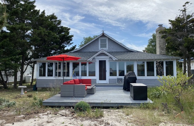 GORGEOUS, RECENTLY RENOVATED, WATERFRONT COTTAGE