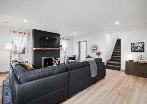 Gorgeous Remodel Game Room Sleeps 8