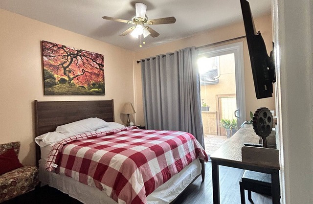 Gorgeous room with separate entrance door and private bath