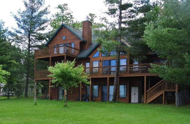 Gorgeous Sunset View & Sandy Beach on Shell Lake with Game Room!