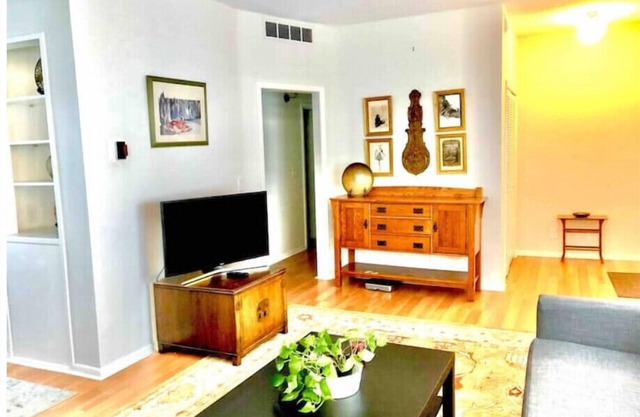 Gorgeous, two bedroom apartmentn