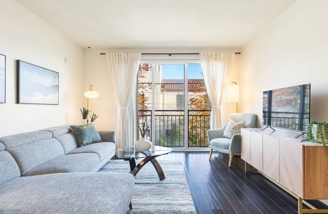 Gorgeous Urban Oasis in Downtown Capitol Hill Seattle #LOCATION COMFORT & STYLE