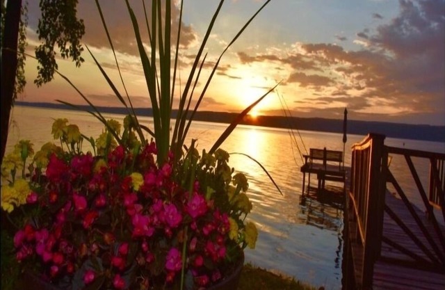 GORGEOUS Waterfront Home w/Huge Flat Yard, AMAZING VIEWS, Wine Trail
