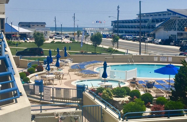 Gorgeous WW Crest Beachfront Condo w/Ocean & Pool Views! Amenities Galore!