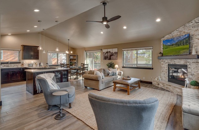 Gourmet Kitchen, 8 Mins to Heavenly/Beaches/Casinos, Grill, Wifi: Tree Top Lodge