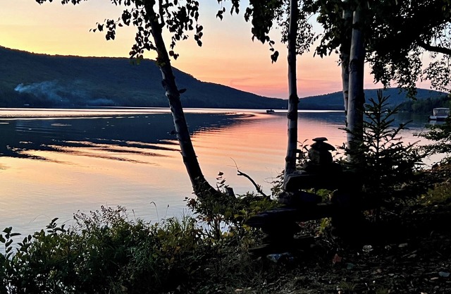 Grandview on the lake-Private Cabin nestled in the mountains on a 300 acre lake.