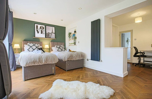 Grace House City Centre Location Driveway Parking, Pool Table and Sky TV