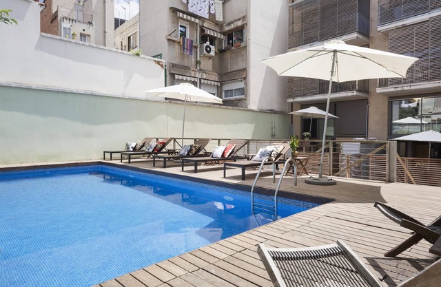 Gràcia: Cozy duplex with shared pool + terrace