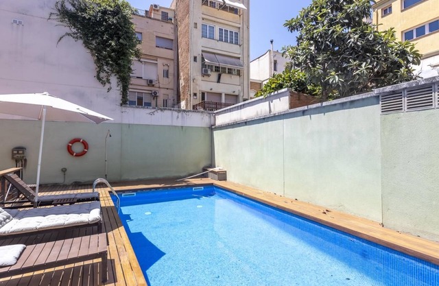 Gracia Penthouse: Pool and Terrace. Sleeps 6