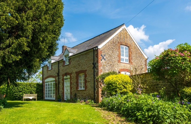 Grade II Listed Coach House Near the Cotswolds & Oxford