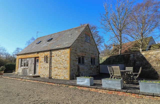 GRANARY COTTAGE, pet friendly, character holiday cottage in Ilmington
