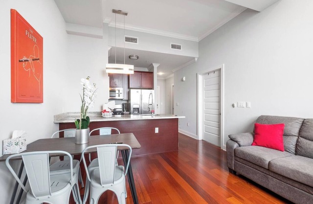 Grand 1BR w/Rooftop Pool & Gym