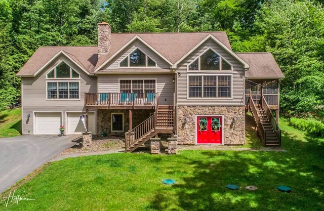 Grand 4 BR Lake Alden Home Near Honesdale