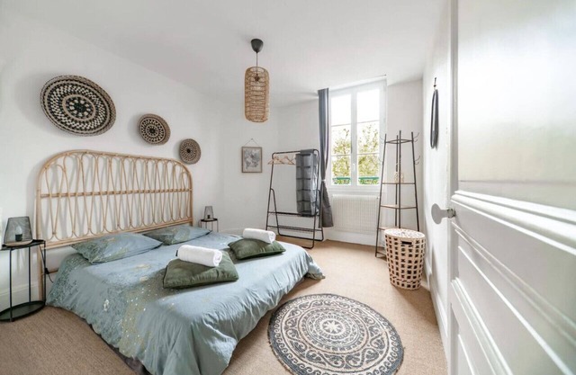 Grand Appartement Lumineux, 5' Centre, pkg Gratuit