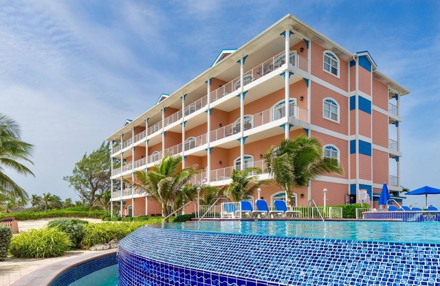 Grand Cayman, Morritts Grand Penthouse Suite - Panoramic Ocean Front View.