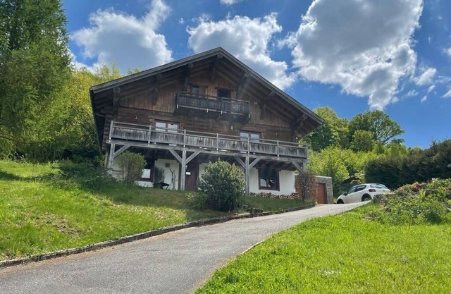 Grand Chalet Canadien en Rondin, Vosges du Nord, Pour 14 Couchage sur 220 M2