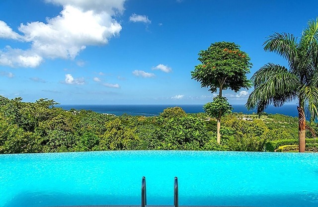 Grand Colonial Style Villa, Magnificent Sea Views, Private Infinity Pool & Gym, Great for Families!