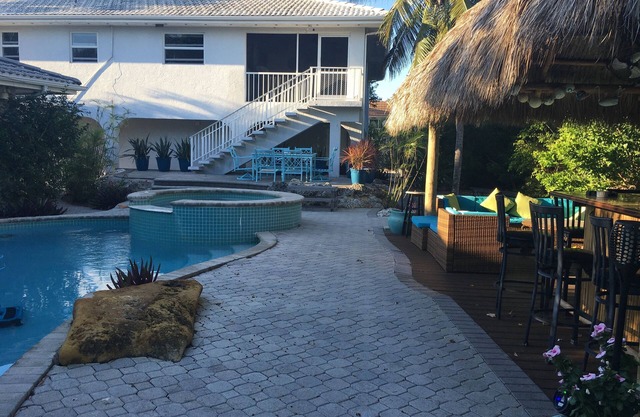 Grand Flamingo Island Oasis - Huge Private yard/pool/tiki/bar/dock